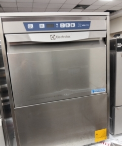 LAVASTOVIGLIE A CARICA FRONTALE, CESTO 50X50 CM., COMANDI DIGITALI, COMPLETA DI DOSATORE DETERGENTE E BRILLANTANTE INTEGRATO, POMPA DI RISCIACQUO, POMPA DI SCARICO, POTENZA 6,85 KW, ALIMENTAZIONE 400V-3N-50HZ, DIMENSIONI CM. 60X61,5X84H, MARCA ELECTROLUX, USATA E REVISIONATA