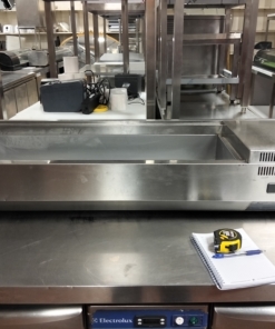 SOVRASTRUTTURA REFRIGERATA PORTA INGREDIENTI, SENZA VETRI, TEMPERATURA POSITIVA +2&deg;C/+8&deg;C, ALIMENTAZIONE 230V-1N-50HZ, DIMENSIONI CM. 125X37X25H, MARCA GEMM, MODELLO VRPG/12, USATA E REVISIONATA